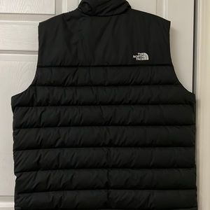 Im selling a black the north face vest , only worn once.